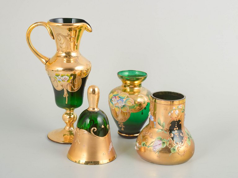 Bøhmisk glas, sæt med fire dele.