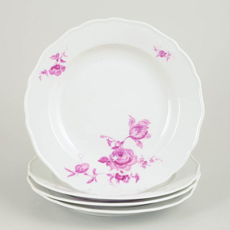 Meissen, set of four dinner plates.