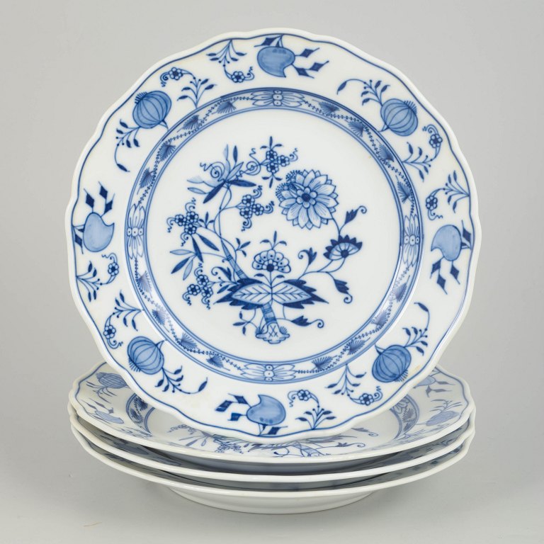 Meissen Blue Onion, set of four dinner plates.