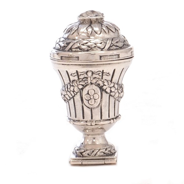 Dansk Louis XVI hovedvandsæg af sølv udført af A. Jørgensen, København, dateret 1784. H: 6,5cm