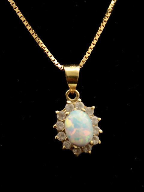 14 karat guld vedhæng  med opal