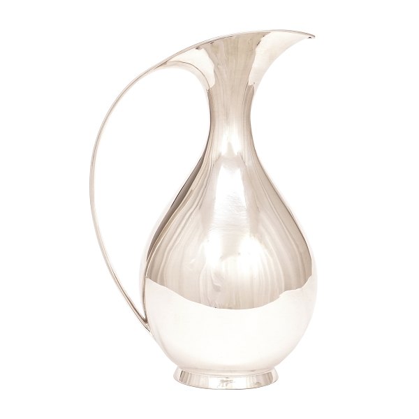 Kay Fisker for A. Michelsen: Large Sterling silver pitcher 1,5L. Made 1954. H: 27m. W: 762gr